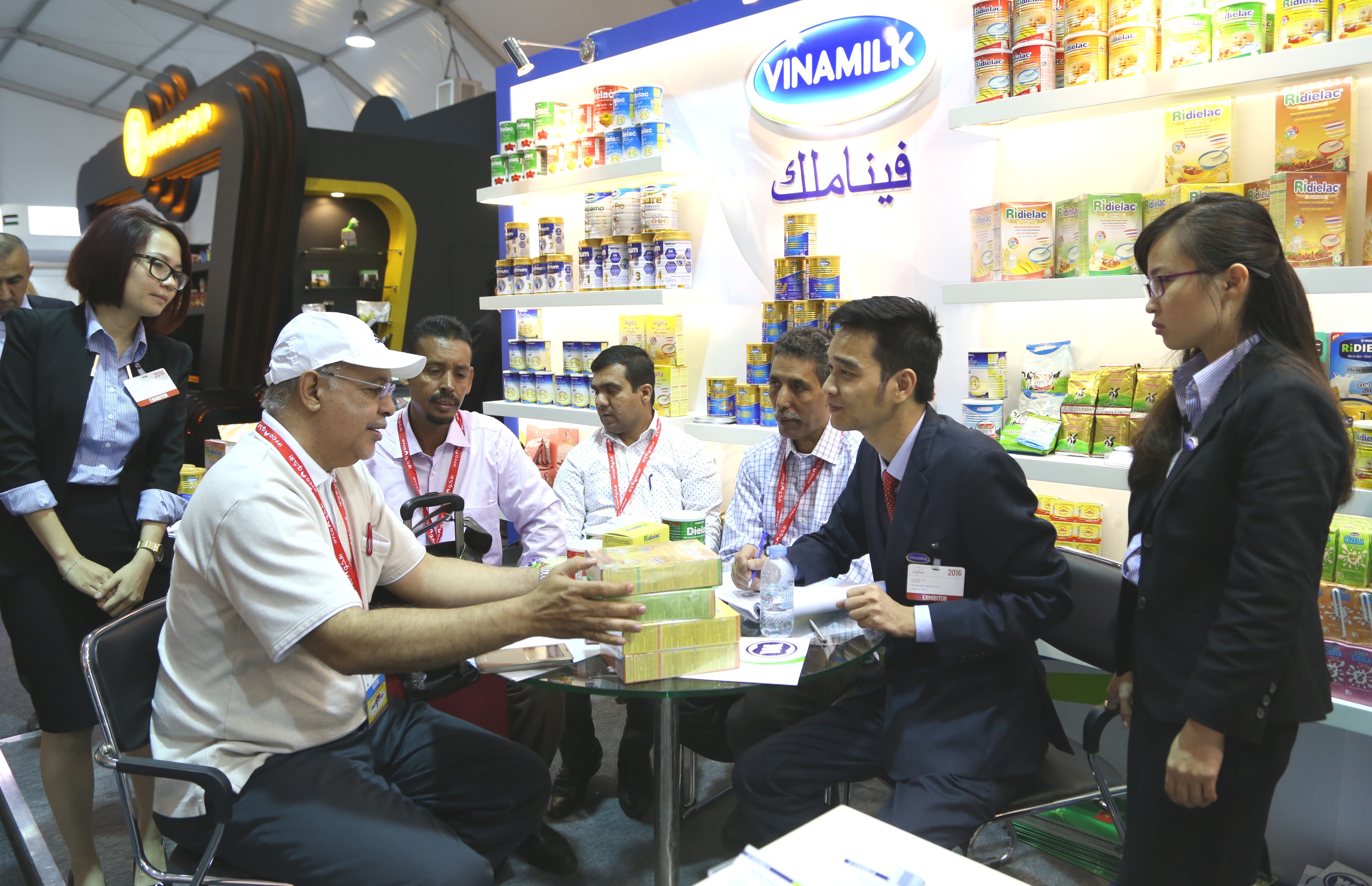 Vinamilk-hoi-cho-Dubai